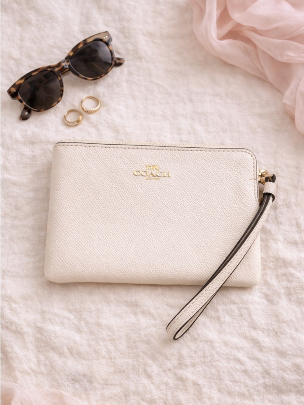 Coach Cream Pebbled Leather Wristlet Clutch Gold Hardware Zip Pouch